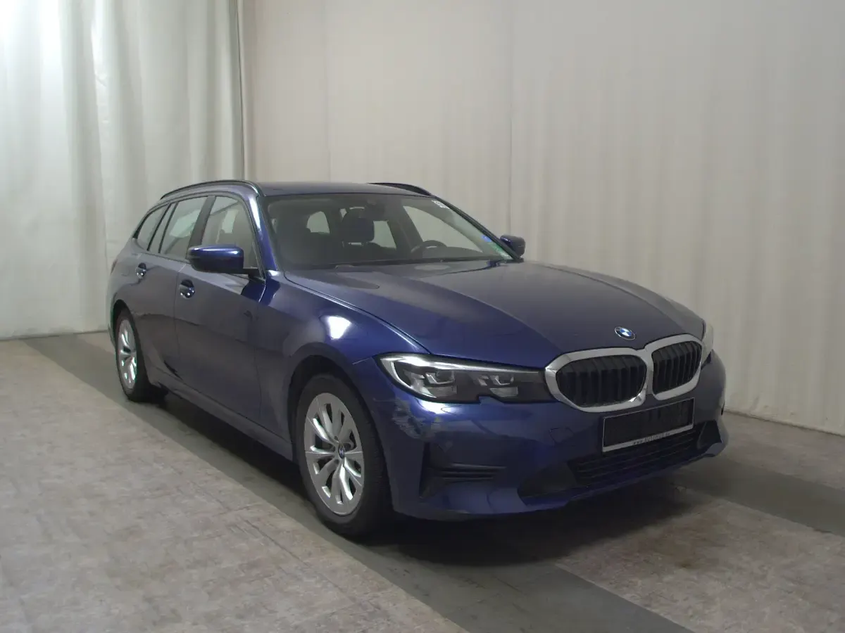 Gebraucht BMW 330 Advantage 252 PS (185 kW) 2021 Phytonicblau metallic (metallic) Kombi