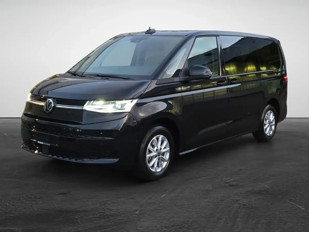 Gebraucht VW Multivan Life 150 PS (110 kW) 2025 Deep black perleffekt Van / Kleinbus