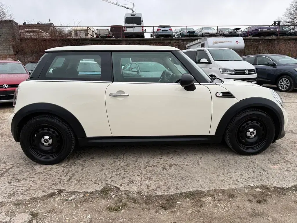 Używany Mini ONE 75 KM (55 kW) 2012 Biały Hatchback