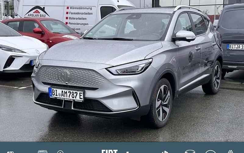 Silber Gebraucht 2021 MG ZS Comfort Limousine | 23.990 € - Bild 1/4