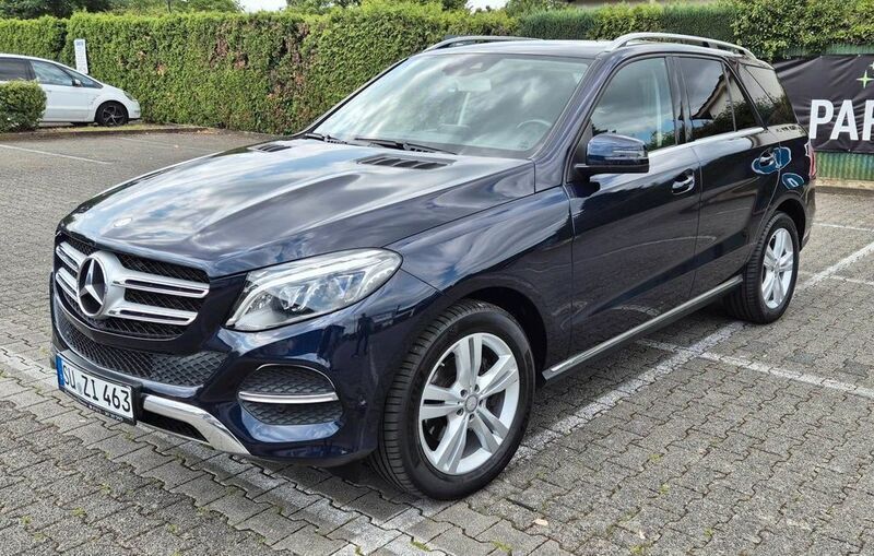 Blau Gebraucht 2017 Mercedes GLE250 SUV | 30.900 € (Guter Preis) - Bild 1/4