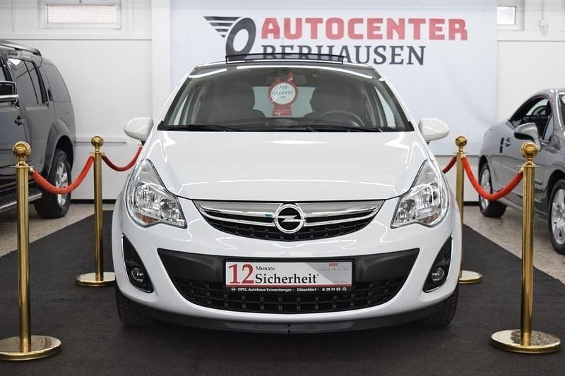 Weiß Gebraucht 2011 Opel Corsa Satellite Limousine | 6.999 € (Teuer) - Bild 1/4