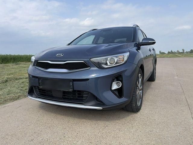 Blau Gebraucht 2020 Kia Stonic DREAM-TEAM Edition SUV | 14.200 € (Guter Preis) - Bild 1/4