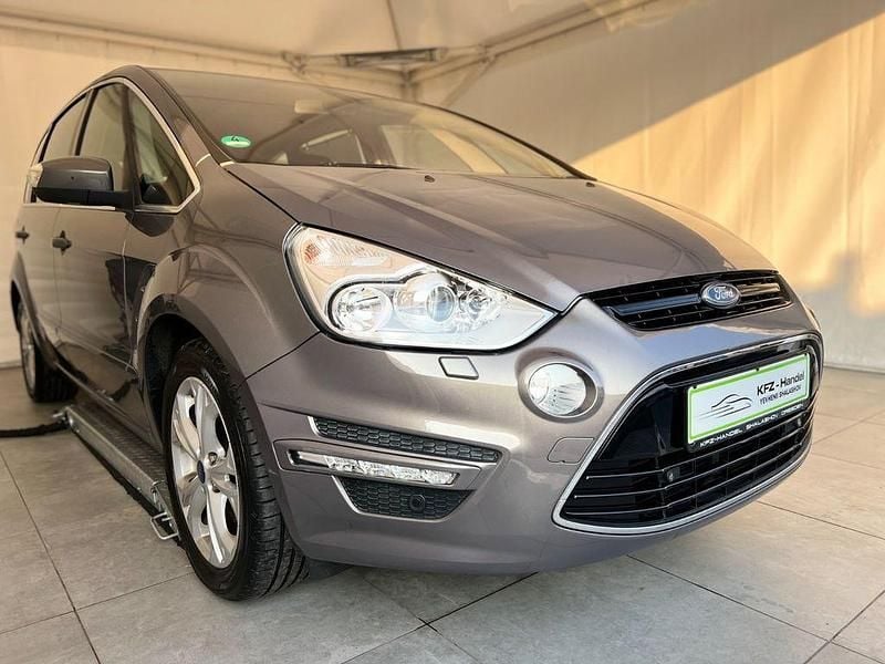 Gebraucht Ford S-MAX Titanium 140 PS (102 kW) 2012 Braun Van / Kleinbus
