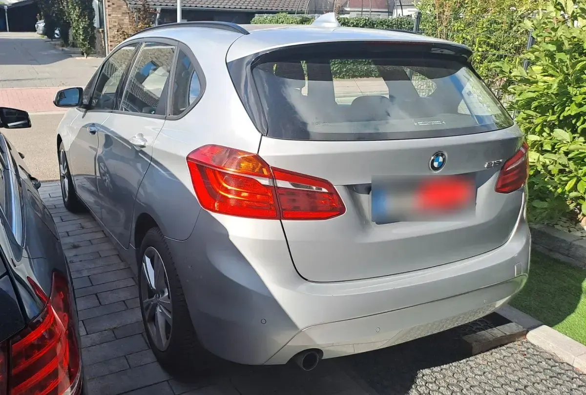 Gebraucht BMW 218 Active Tourer 136 PS (100 kW) 2017 Silber Van / Kleinbus