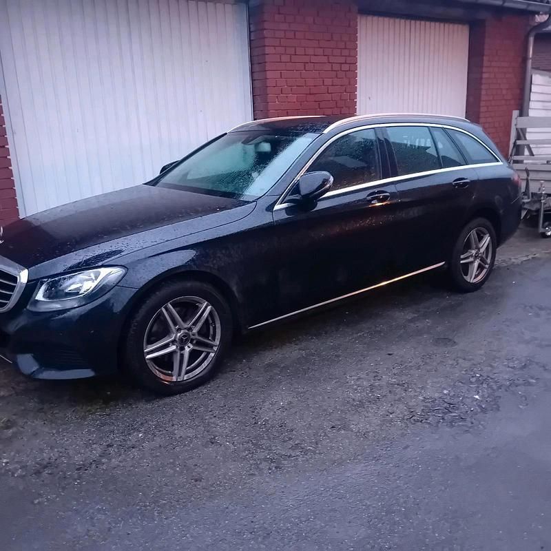 Schwarz Gebraucht 2016 Mercedes C220 Kombi | 15.000 € - Bild 1/4