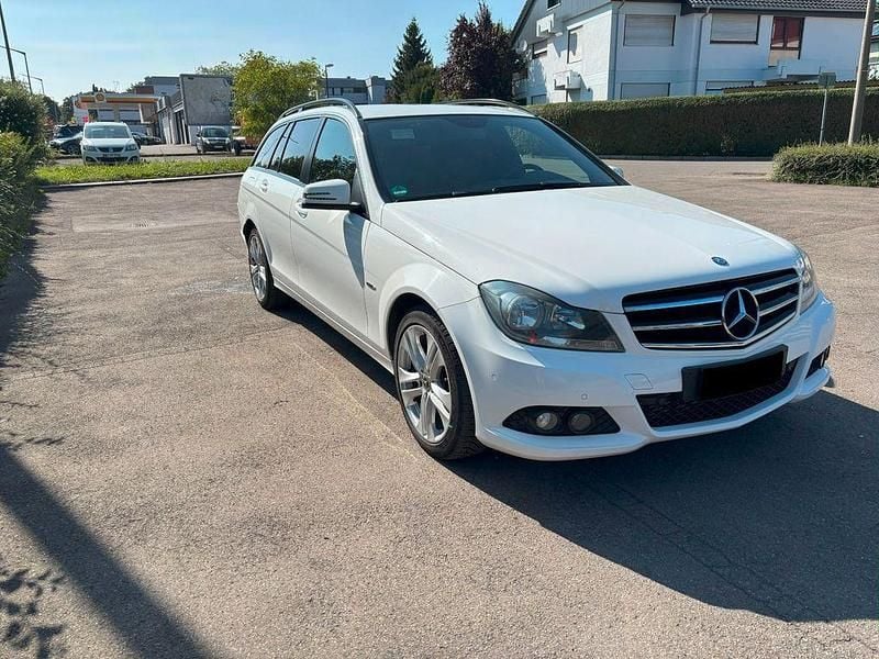 Gebraucht Mercedes C220 Edition 170 PS (125 kW) 2013 Weiß Kombi
