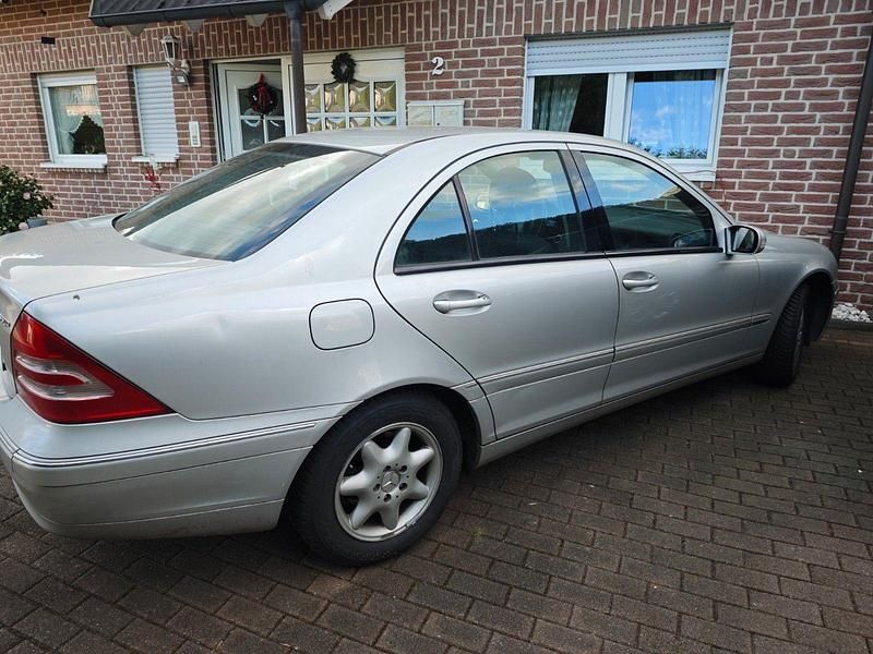 Gebraucht Mercedes C180 Elegance 143 PS (105 kW) 2003 Silber Limousine