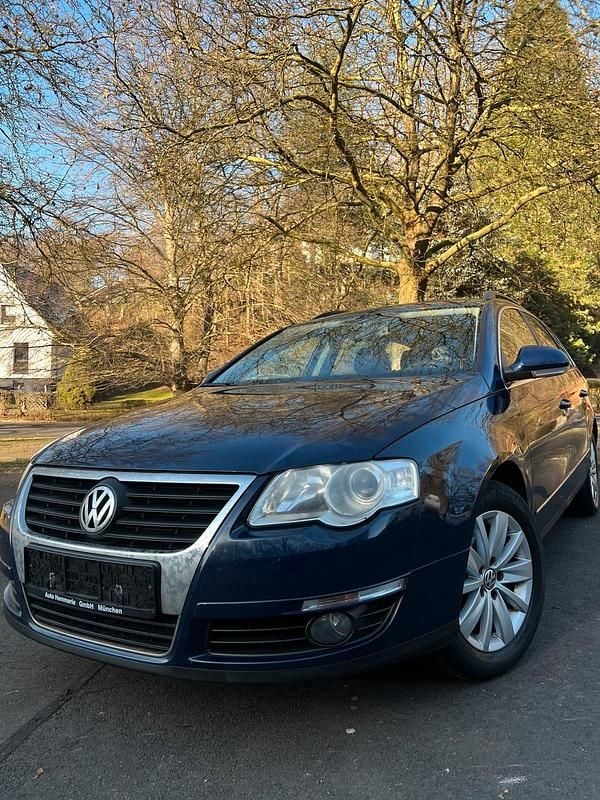 Gebraucht VW Passat 140 PS (102 kW) 2010 Blau Kombi