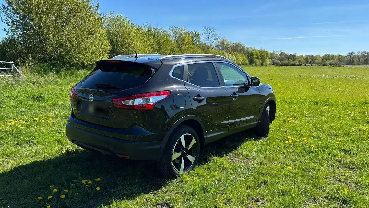 Gebraucht Nissan Qashqai N-Connecta 116 PS (85 kW) 2017 Schwarz SUV