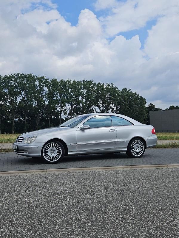 Silber Gebraucht 2004 Mercedes CLK200 Coupé | 2.900 € (Etwas zu teuer) - Bild 1/4