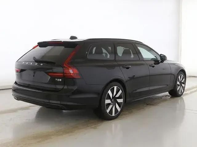Second-hand Volvo V90 Plus 310 CP (228 kW) 2025 Negru Break
