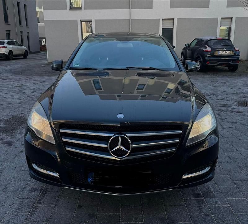 Schwarz Gebraucht 2011 Mercedes R300 Van / Kleinbus | 8.000 € (Guter Preis) - Bild 1/4