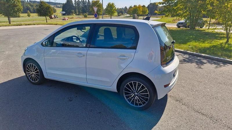 Weiß Gebraucht 2021 VW e-up! Kleinwagen | 10.900 € (Superpreis) - Bild 1/4
