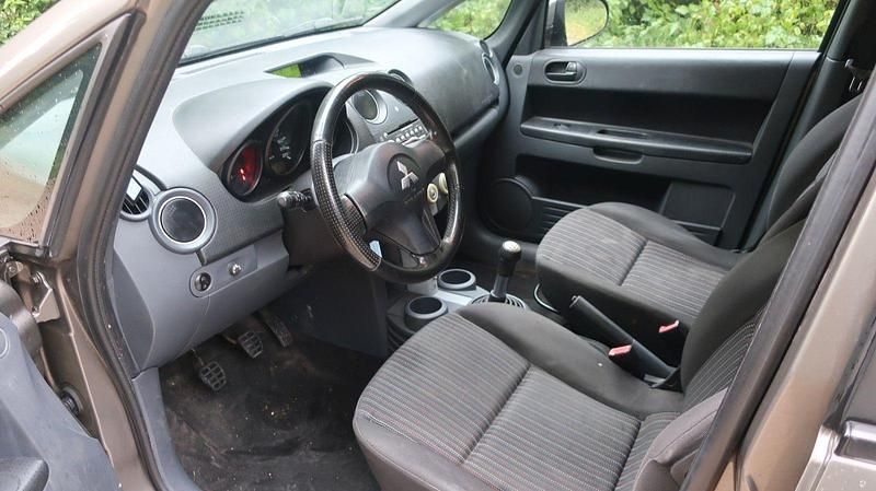 Gebraucht Mitsubishi Colt Motion 95 PS (69 kW) 2008 Grau Kombi