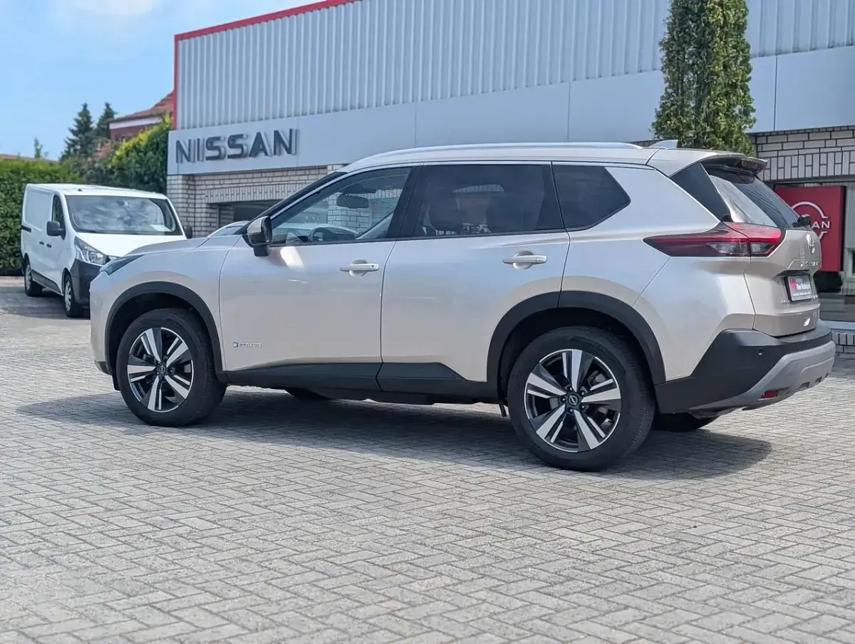 Gebraucht Nissan X-Trail N-Connecta 213 PS (156 kW) 2024 Champagner silber SUV