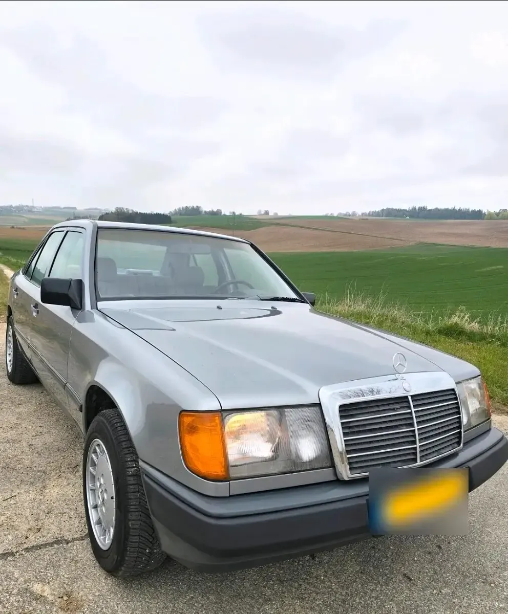 Gebraucht Mercedes E300 180 PS (132 kW) 1989 Grau Limousine