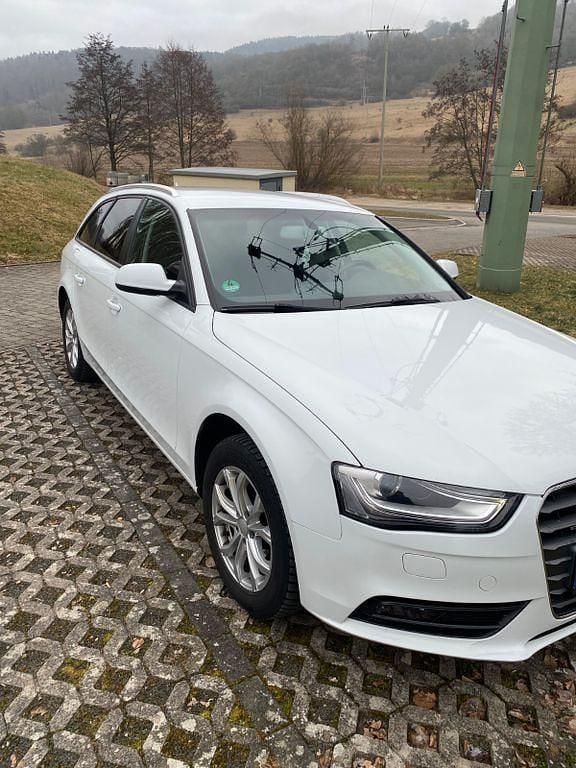Weiß Gebraucht 2015 Audi A4 Limousine | 9.500 € (Guter Preis) - Bild 1/4