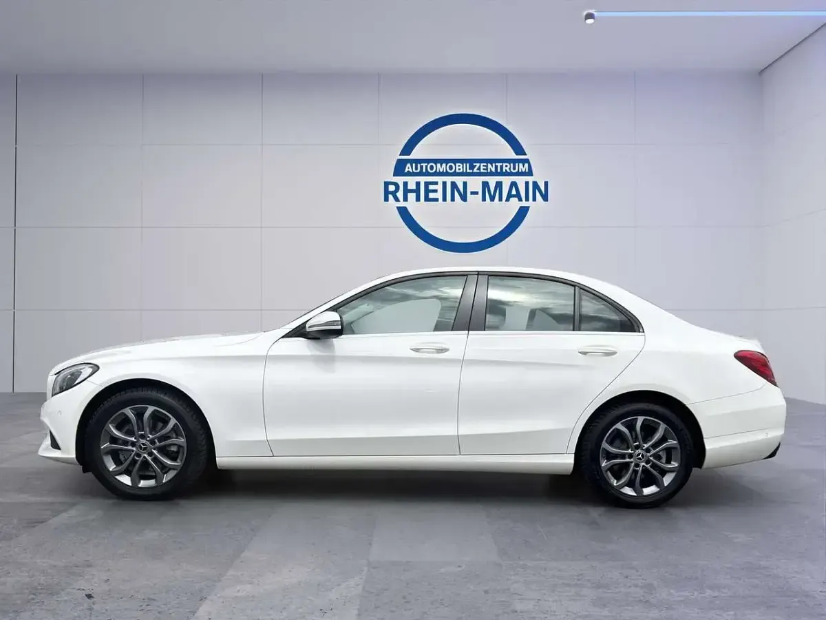 Gebraucht Mercedes C180 116 PS (85 kW) 2017 Weiß Limousine