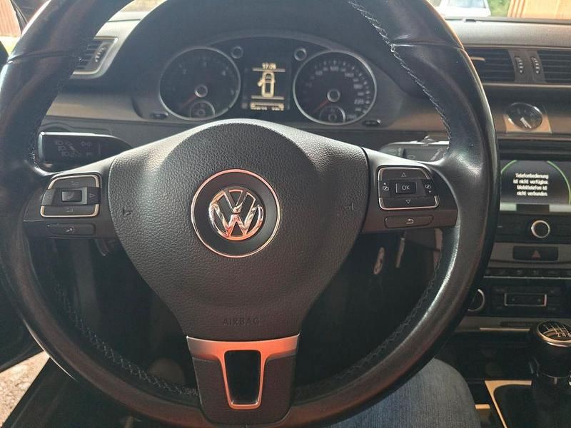 Gebraucht VW Passat Highline 140 PS (102 kW) 2011 Schwarz Kombi