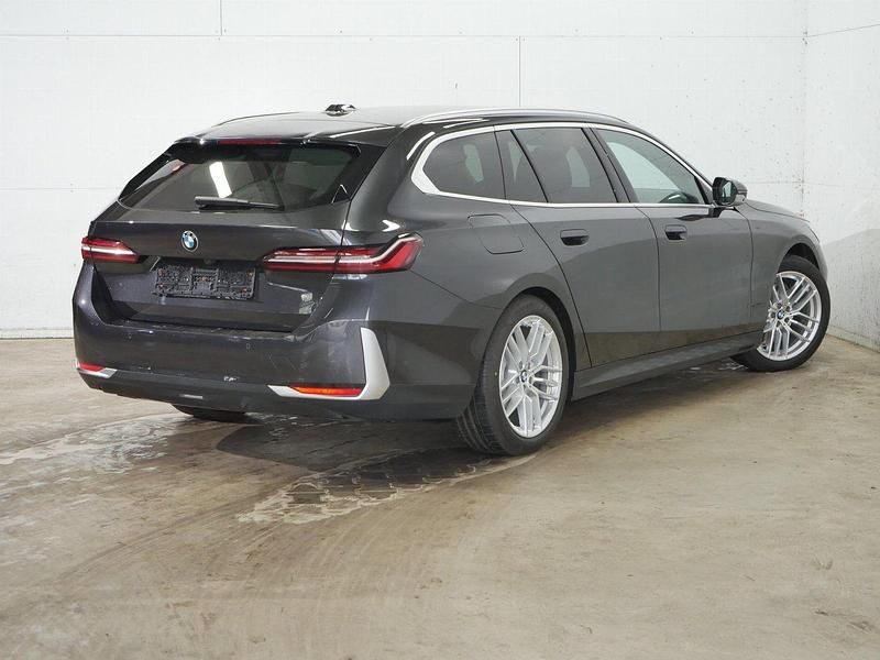 Second-hand BMW 520 Comfort Edition 197 CP (144 kW) 2024 Negru Break