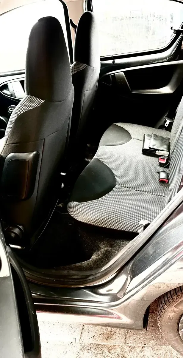 Gebraucht Toyota Aygo 69 PS (50 kW) 2013 Grau Kleinwagen