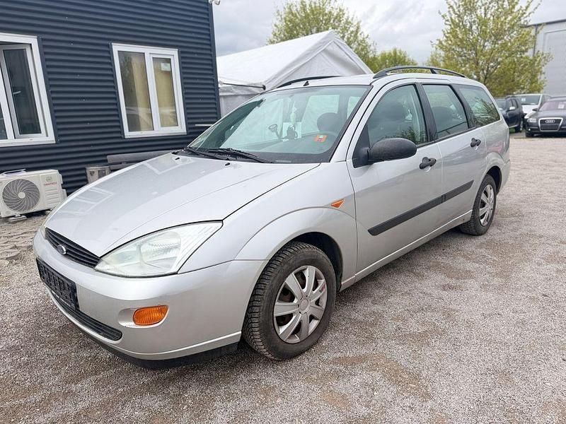 Usata Ford Focus 101 CV (74 kW) 2001 Argento Berlina