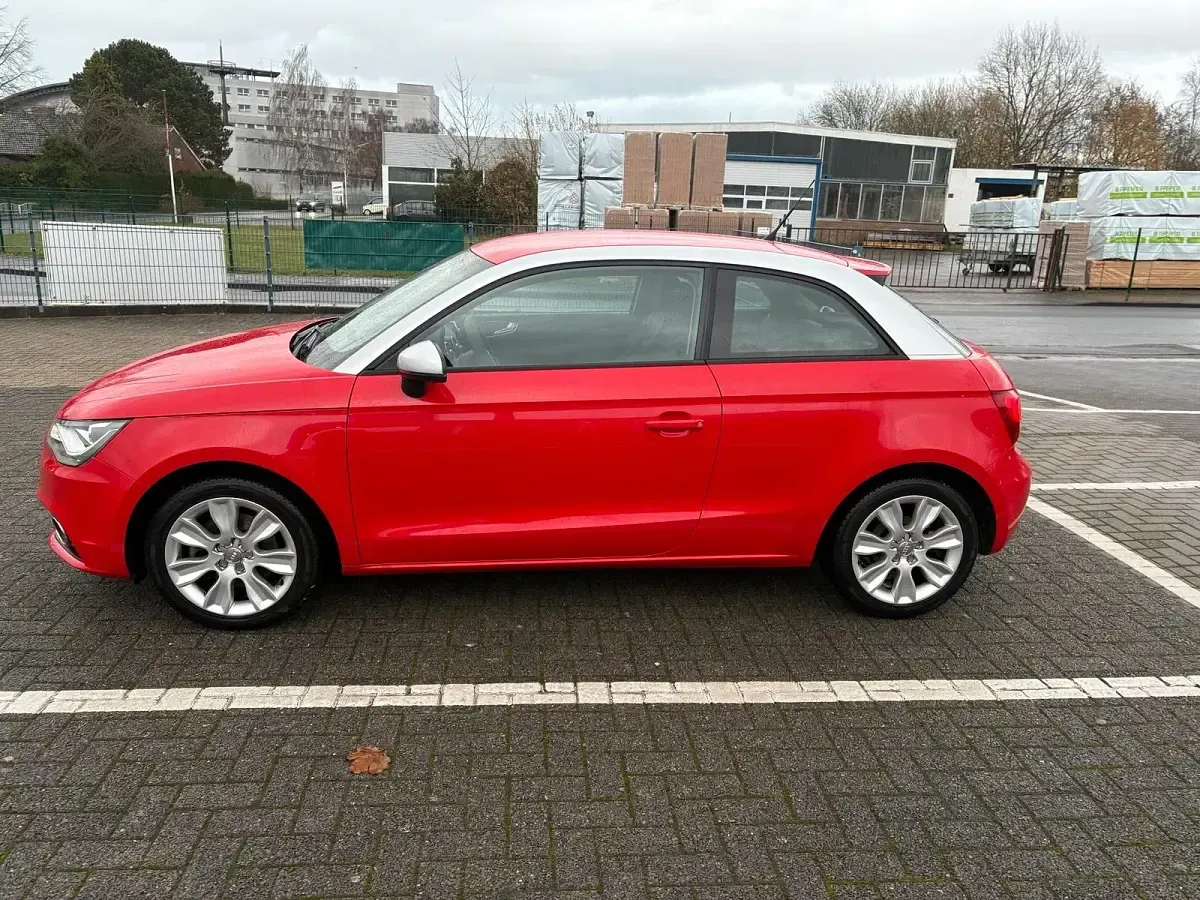 Gebraucht Audi A1 Design 122 PS (89 kW) 2011 Rot Kleinwagen