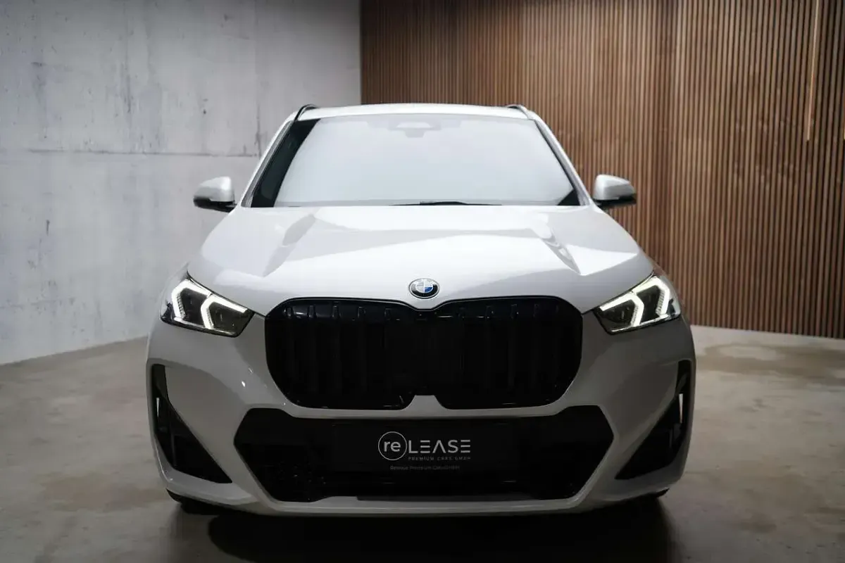 Gebraucht BMW X1 M Sport 211 PS (155 kW) 2023 Mineralweiss metallic SUV
