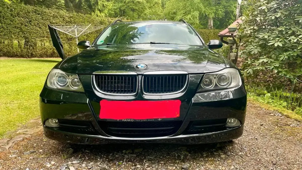 Gebraucht BMW 320 177 PS (130 kW) 2007 Schwarz Kombi