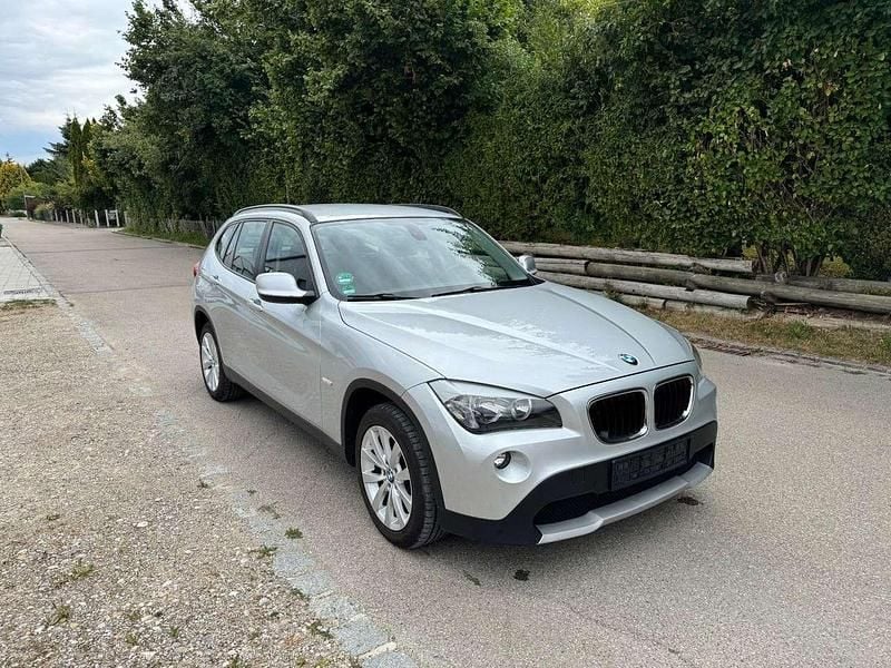 Silber Gebraucht 2010 BMW X1 SUV | 6.999 € (Fairer Preis) - Bild 1/4