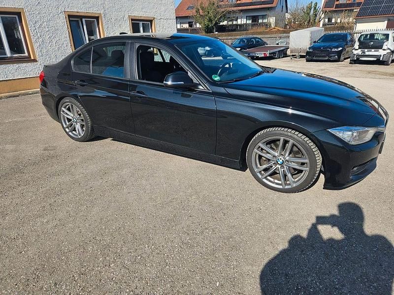 Gebraucht BMW 330 258 PS (189 kW) 2012 Schwarz Limousine