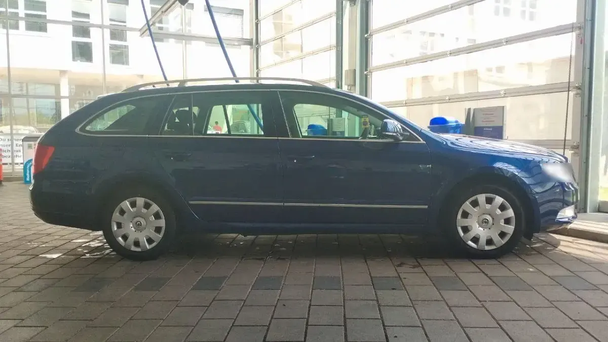 Gebraucht Skoda Superb 160 PS (117 kW) 2010 Blau Kombi