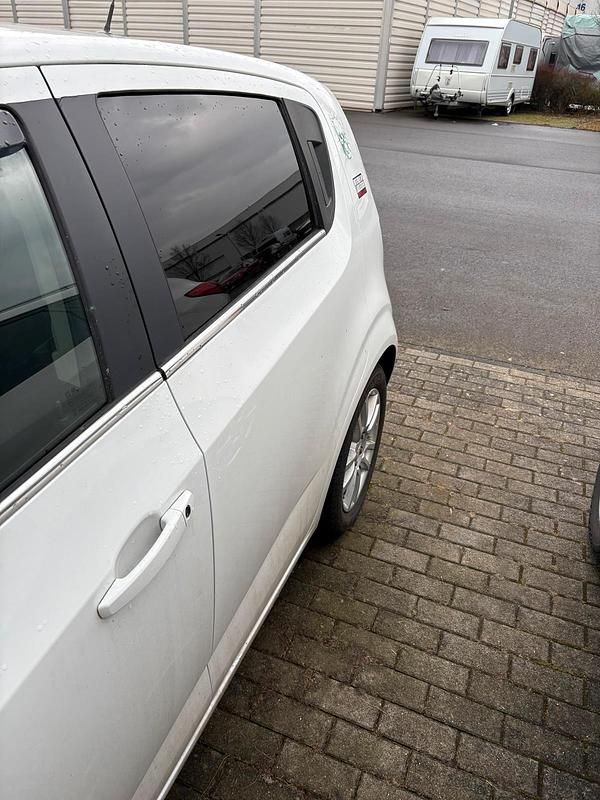 Gebraucht Chevrolet Aveo 116 PS (85 kW) 2011 Weiß Kleinwagen