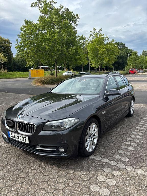 Grau Gebraucht 2014 BMW 520 Luxury Line Kombi | 10.700 € (Guter Preis) - Bild 1/4
