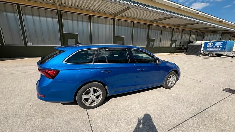 Gebraucht Skoda Octavia 110 PS (80 kW) 2021 Blau Kombi
