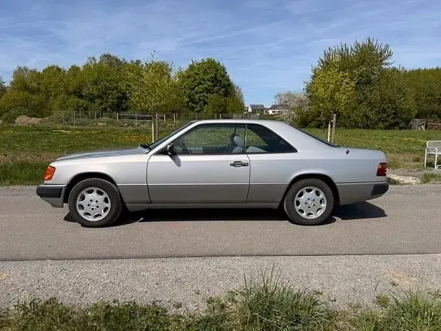 Gebraucht Mercedes 230 136 PS (100 kW) 1988 Silber Coupé