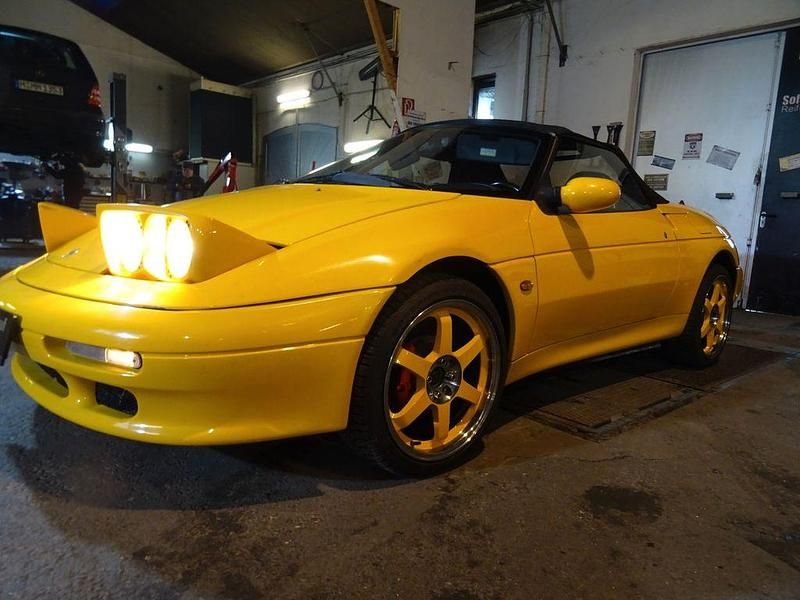 Gebraucht Kia Roadster 150 PS (110 kW) 1998 Gelb Cabrio