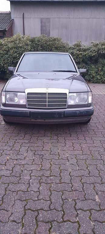 Gebraucht 1991 Mercedes E250 Limousine | 4.900 € - Bild 1/4