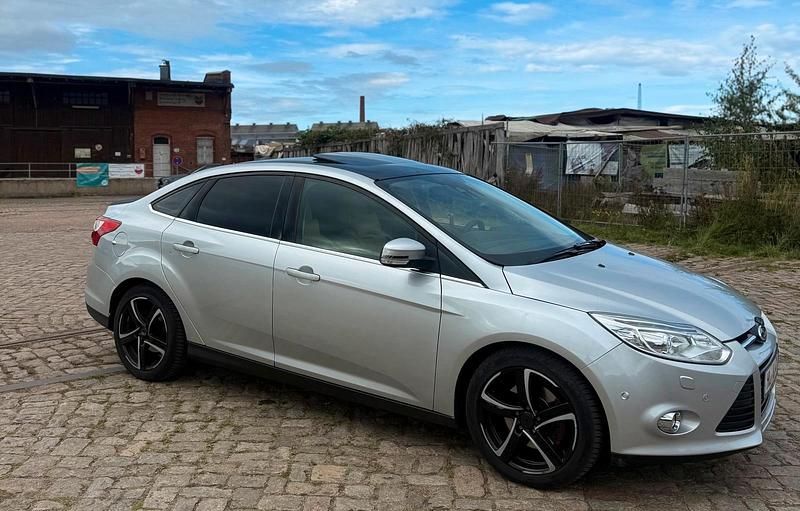 Usata Ford Focus 140 CV (102 kW) 2012 Argento Berlina