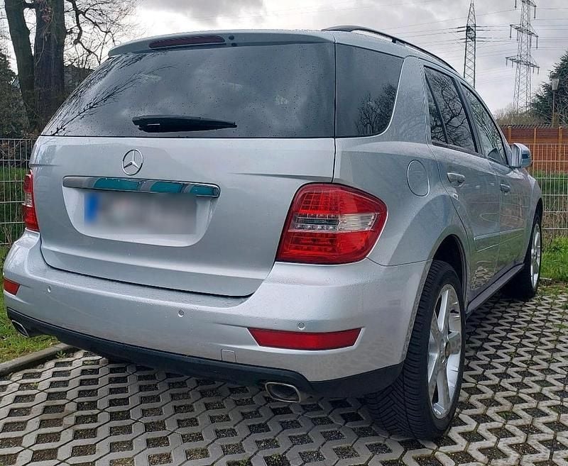 Gebraucht Mercedes ML350 231 PS (169 kW) 2010 Silber SUV