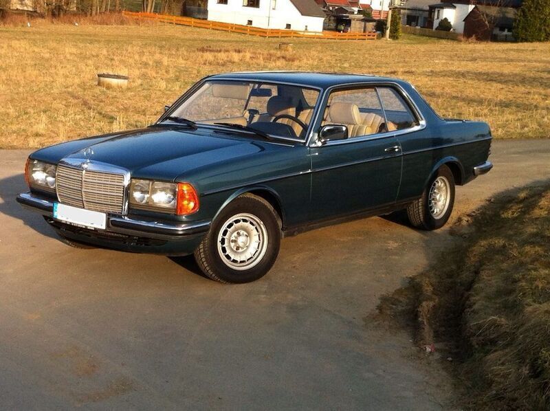 Blau Gebraucht 1983 Mercedes 230 Coupé | 12.950 € - Bild 1/4