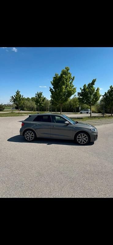 Gebraucht Audi A1 S-Line 95 PS (69 kW) 2024 Grau SUV