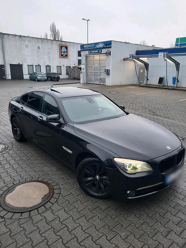 Schwarz Gebraucht 2011 BMW 740 Comfort Edition Limousine | 13.200 € (Guter Preis) - Bild 1/4