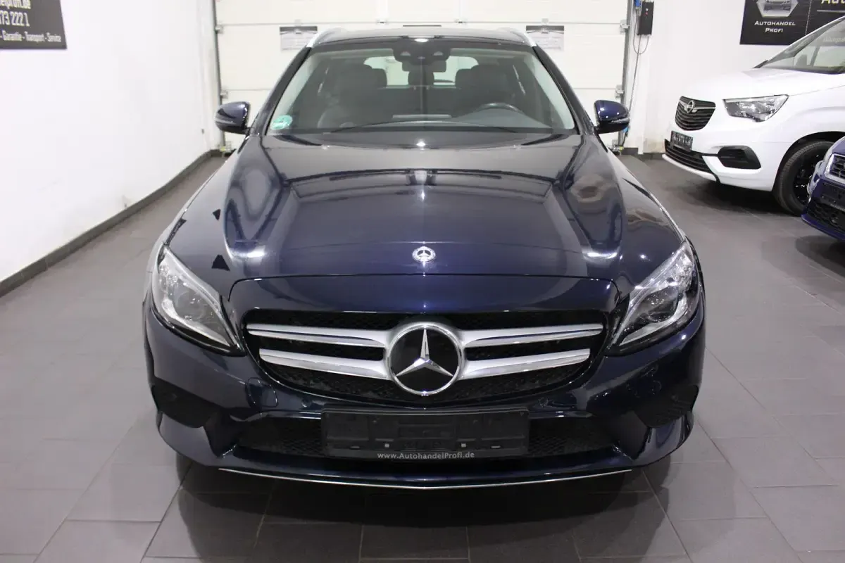 Gebraucht Mercedes C300e 211 PS (155 kW) 2020 Blau Kombi