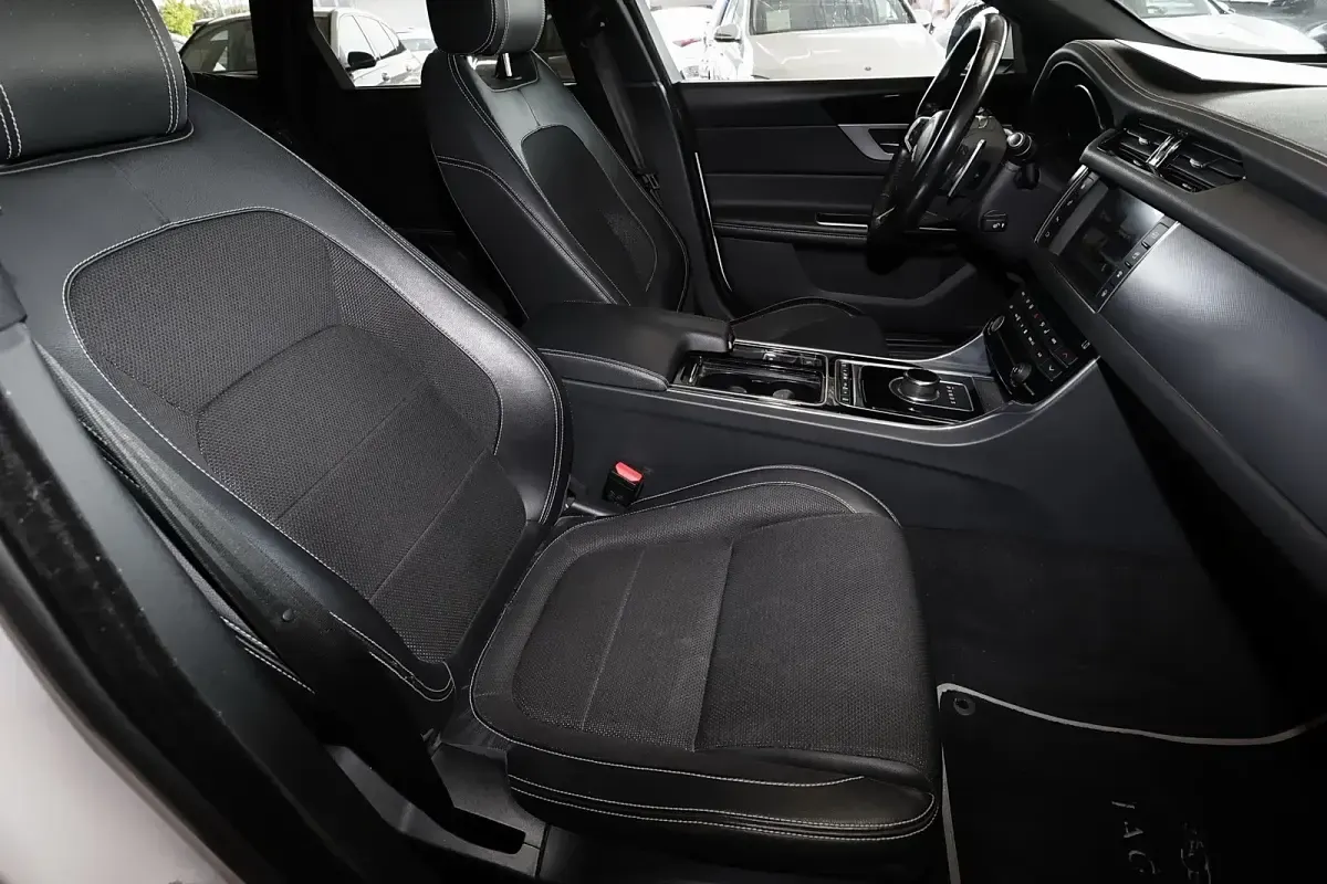Gebraucht Jaguar XF 163 PS (119 kW) 2017 Fuji white Kombi