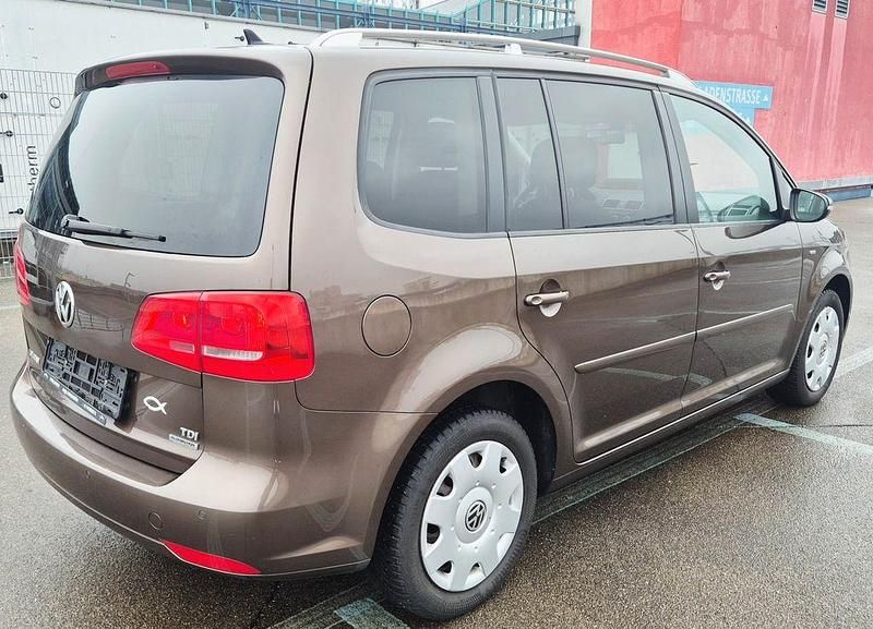Gebraucht VW Touran Match 105 PS (77 kW) 2012 Braun Van / Kleinbus