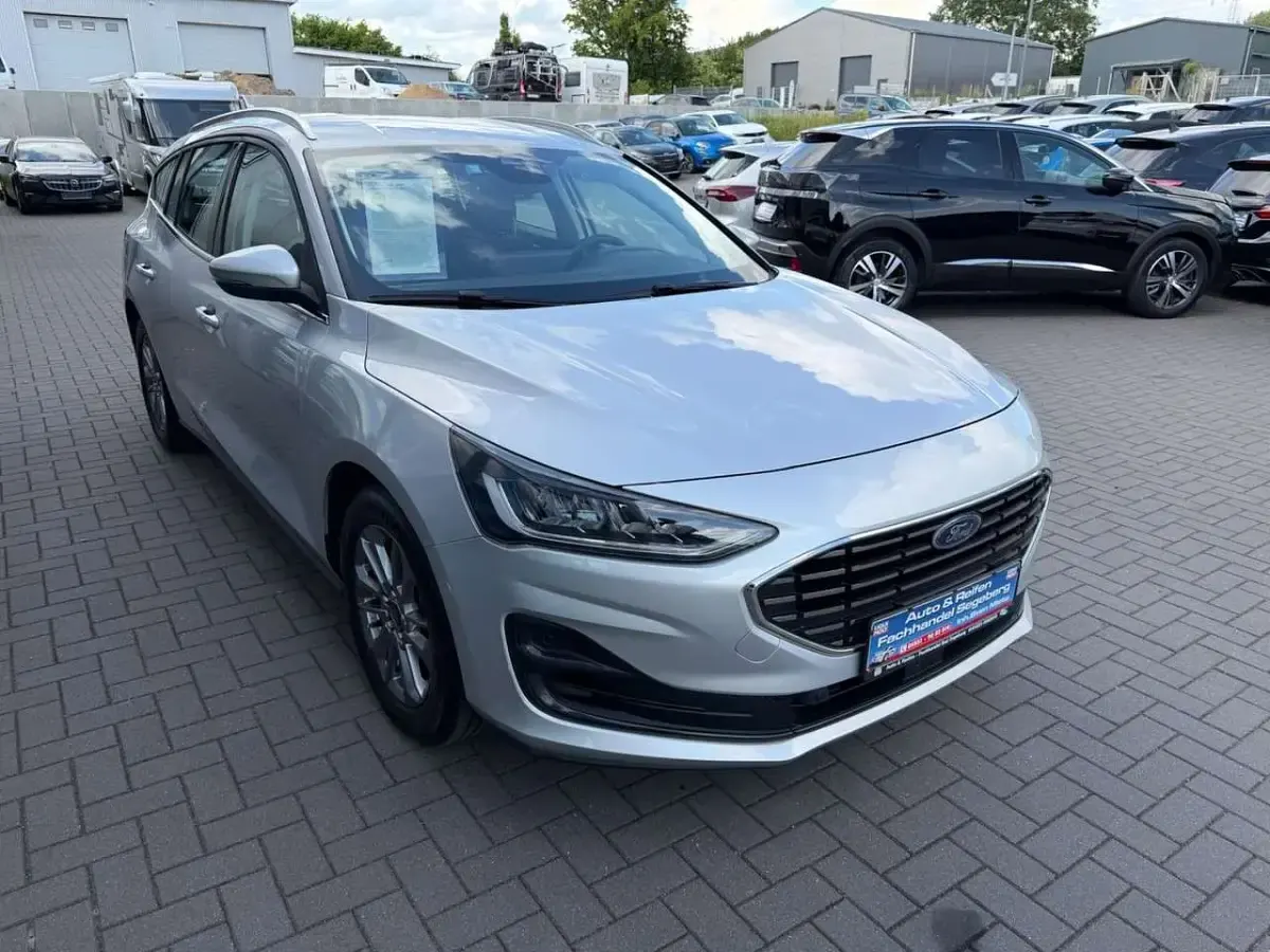 Gebraucht Ford Focus Titanium 120 PS (88 kW) 2022 Polarsilber metallic Kombi
