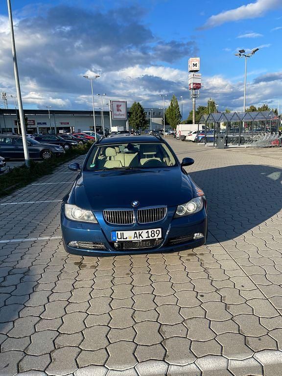 Blau Gebraucht 2006 BMW 330 Kombi | 7.000 € (Teuer) - Bild 1/4