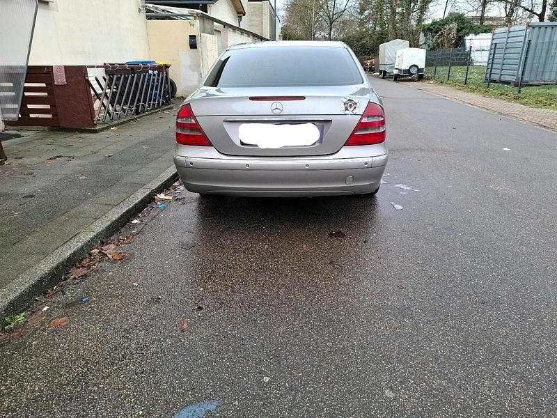 Gebraucht Mercedes E220 150 PS (110 kW) 2002 Grau Limousine